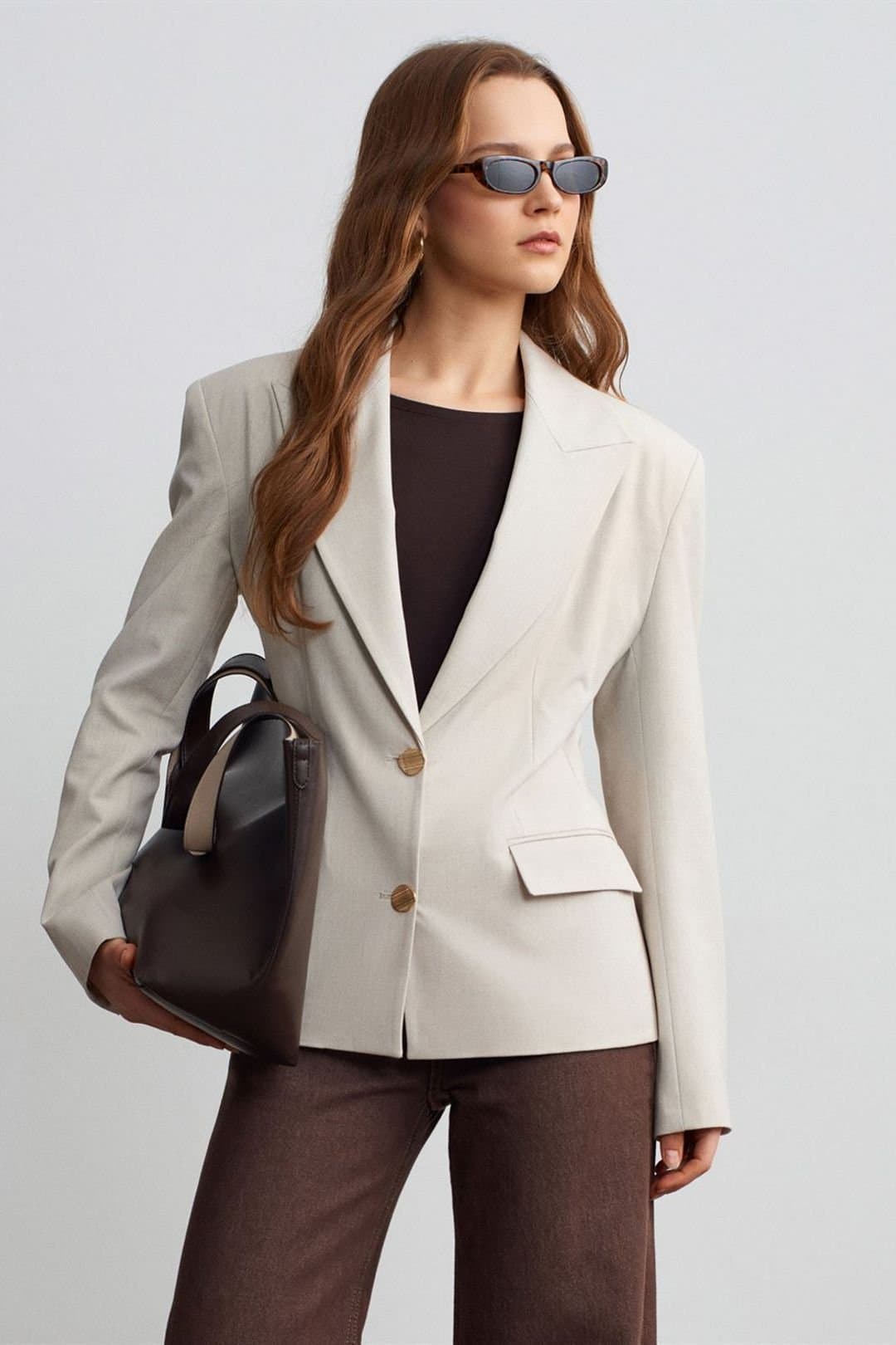 Dilvin Dilvin Women's Crepe Blazer Jacket in Medium Beige