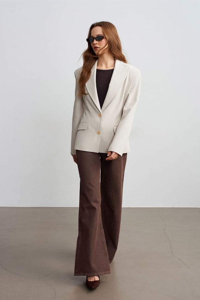 Dilvin Dilvin Women's Crepe Blazer Jacket in Medium Beige - 3