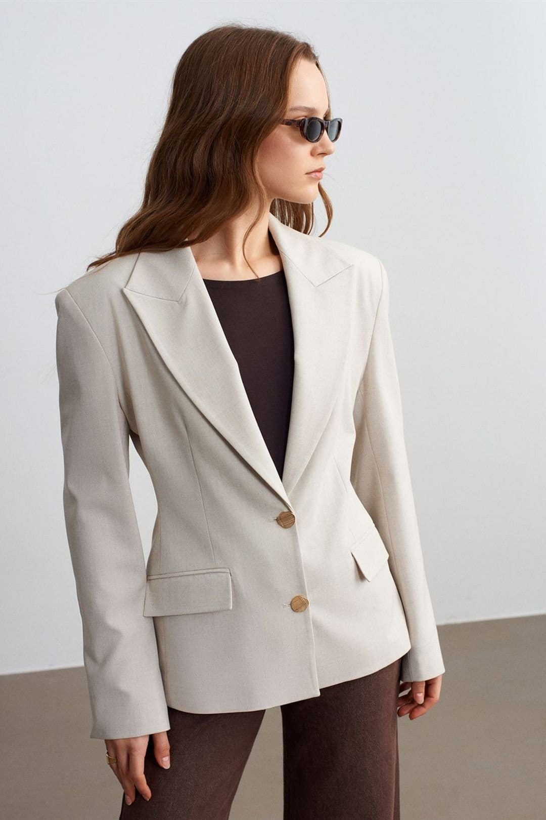 Dilvin Dilvin Women's Crepe Blazer Jacket in Medium Beige - 4