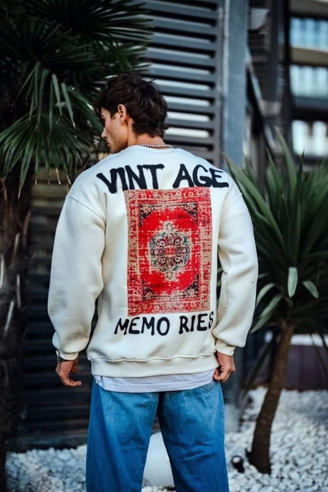 Janes Janes Men's Oversized Text Print Crew Neck Sweatshirt in White - 2