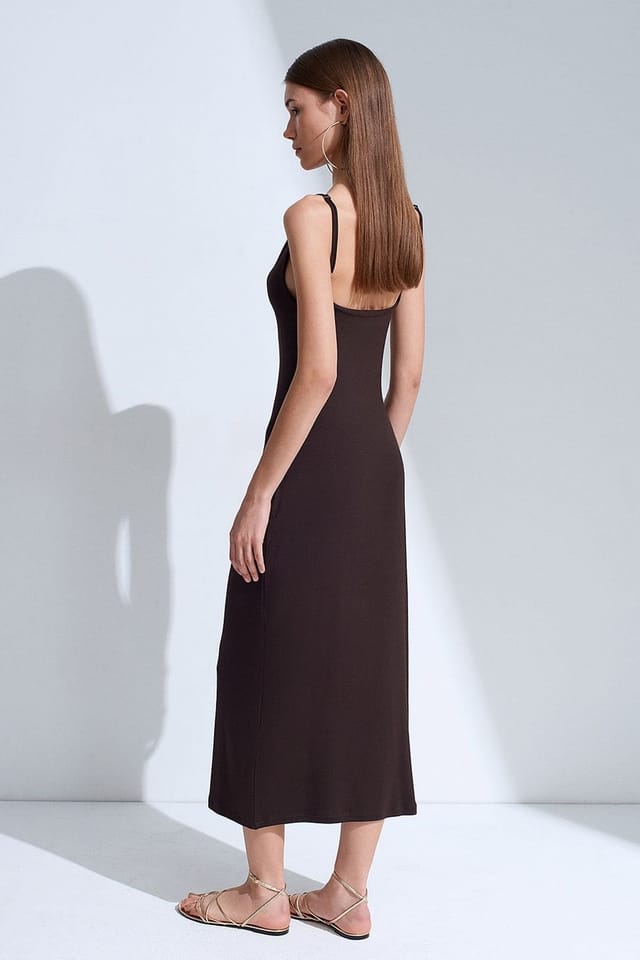 Dilvin Dilvin Women's Sleeveless Midi Slip Dress in Chocolate - 2