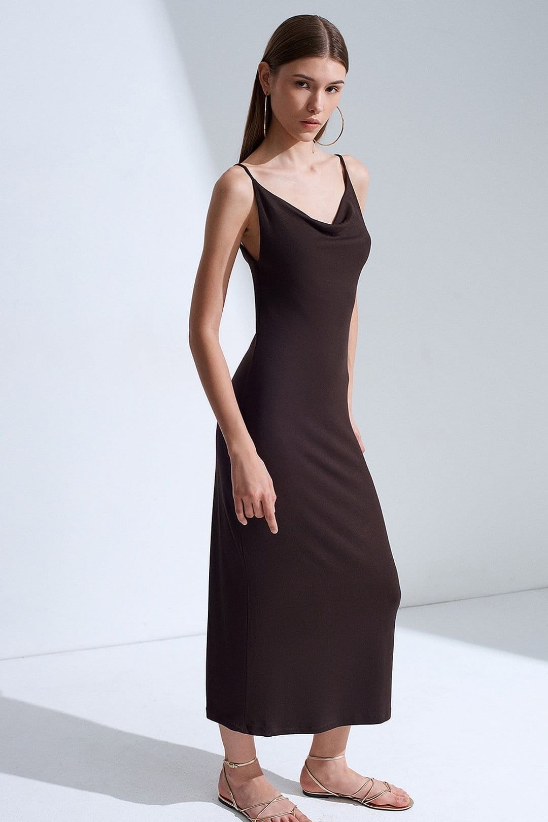 Dilvin Dilvin Women's Sleeveless Midi Slip Dress in Chocolate - 4