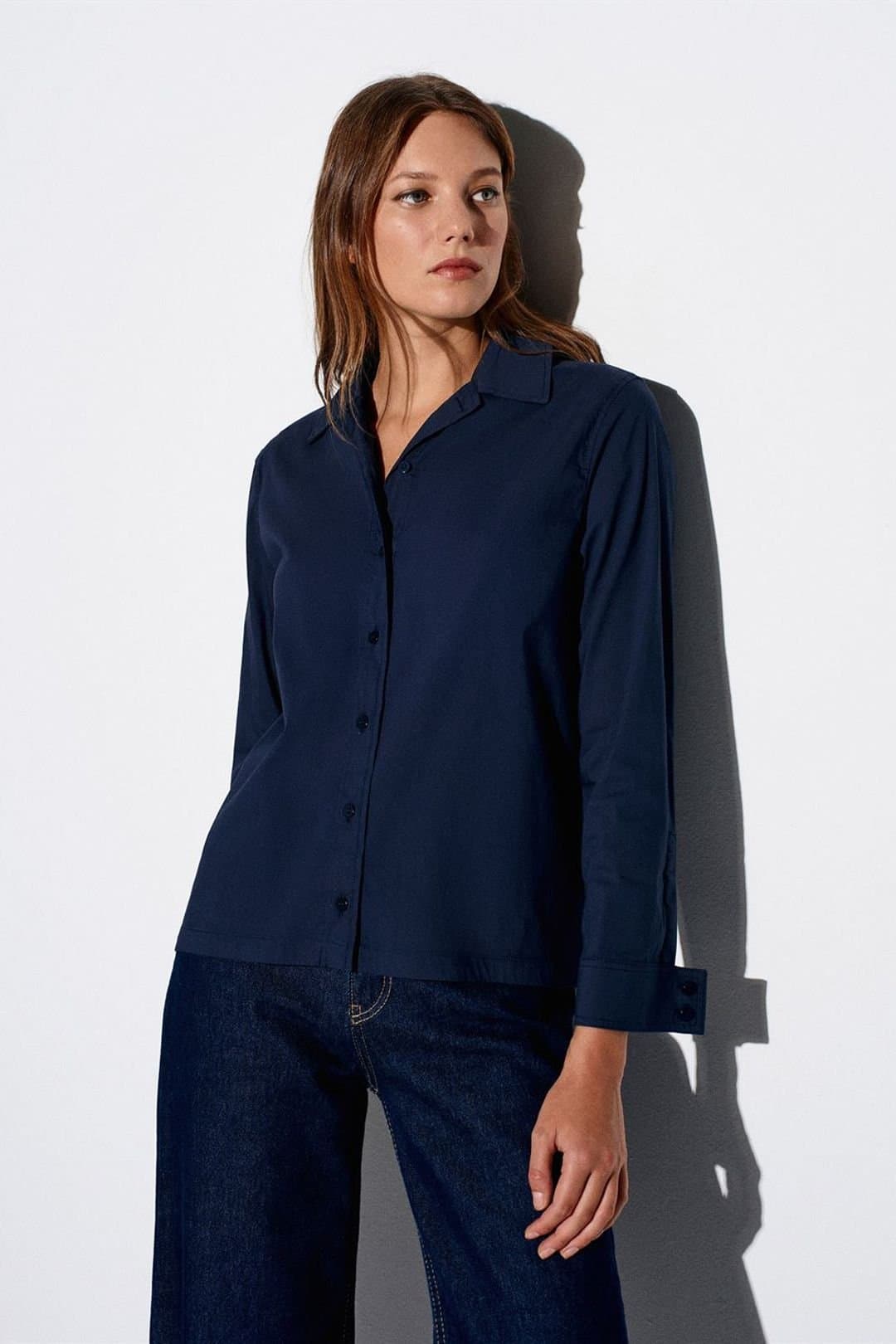 Dilvin Dilvin Women's Cut-Out Long-Sleeve Shirt in Navy