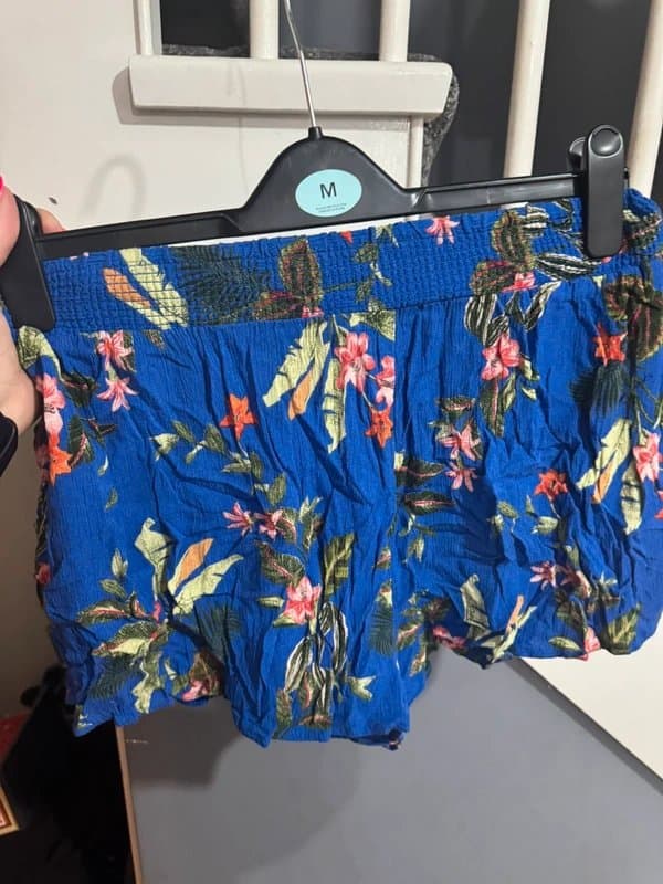 New Look Ladies floral shorts size 14