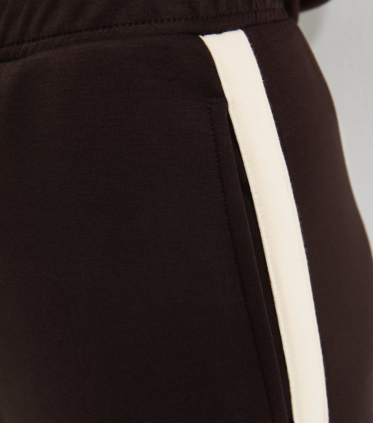 New Look Women's Premium Brown Side Stripe Wide Leg Joggers New Look - 4