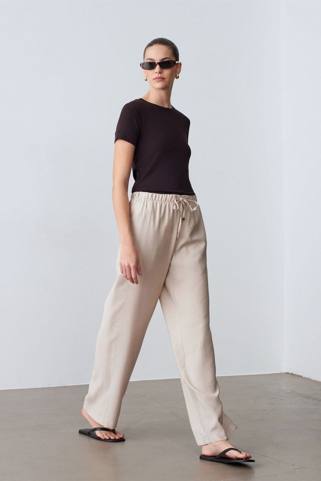 Dilvin Dilvin Women's Wide-Leg Trousers With Elastic Drawstring Waist in Stone - 4