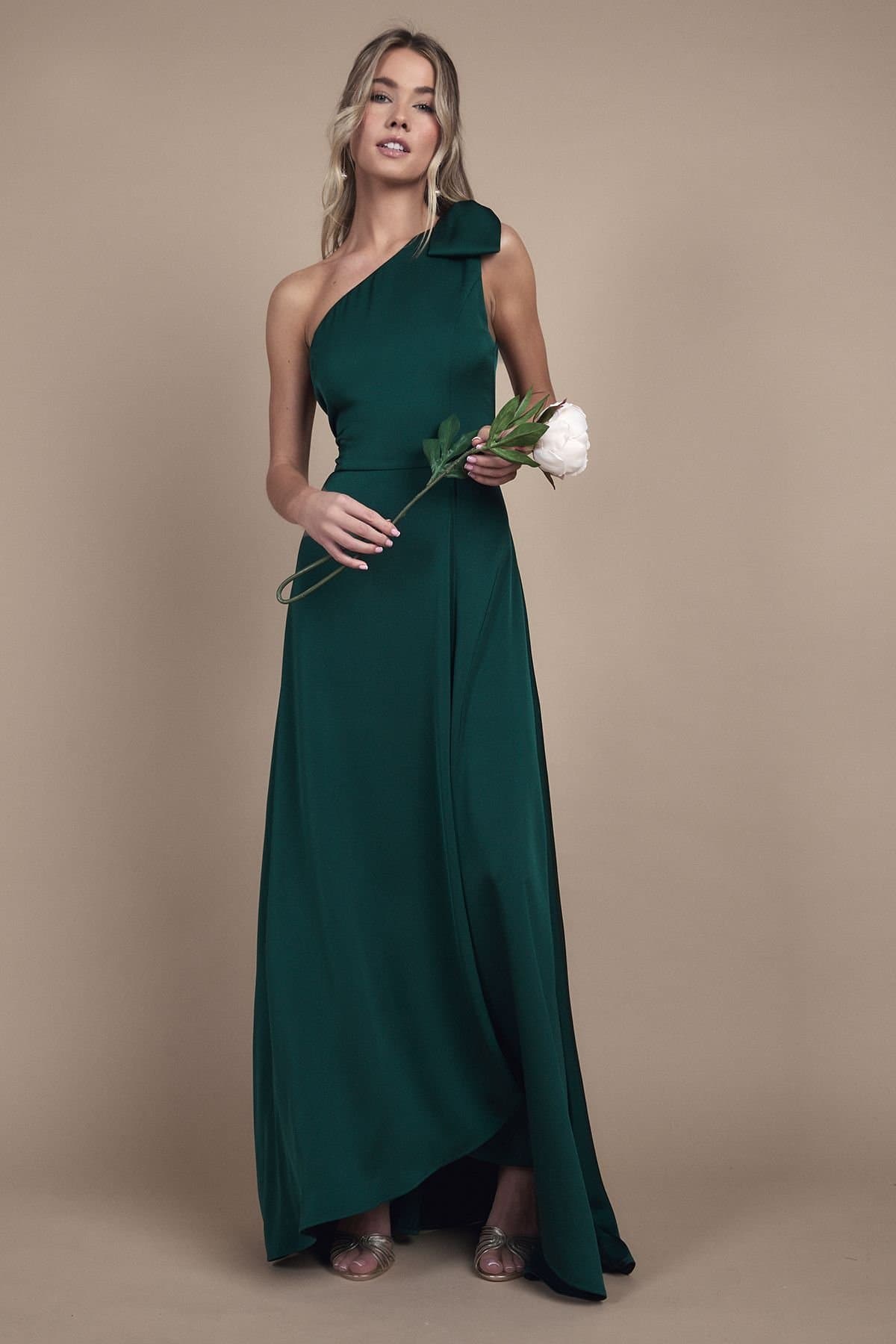 Coast Coast Women's Teen One Shoulder Bow Bridesmaid Dress in Emerald