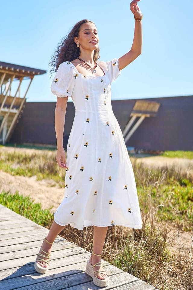 Yumi Yumi Women's White Cotton Sunflower Embroidered Midi Dress in Natural White - 3