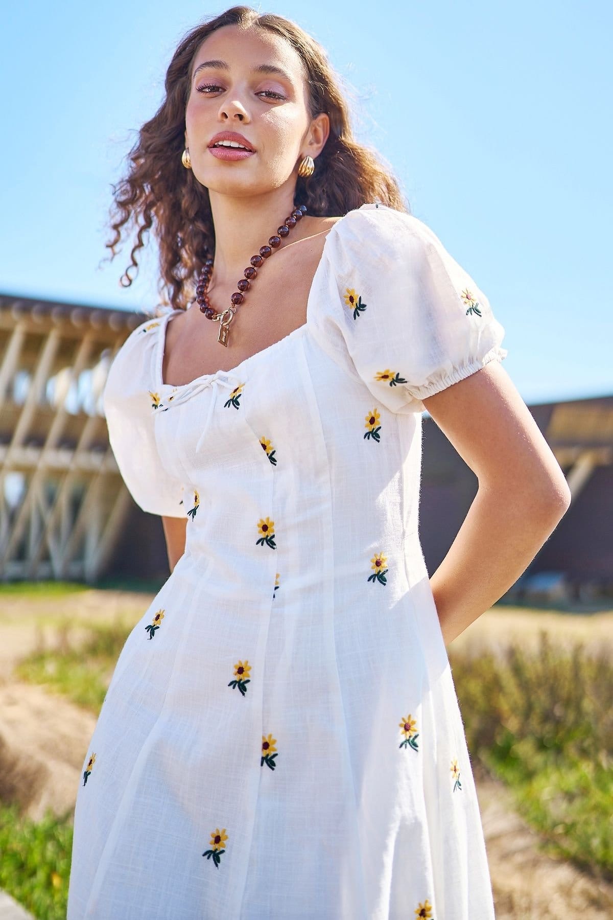 Yumi Yumi Women's White Cotton Sunflower Embroidered Midi Dress in Natural White - 4