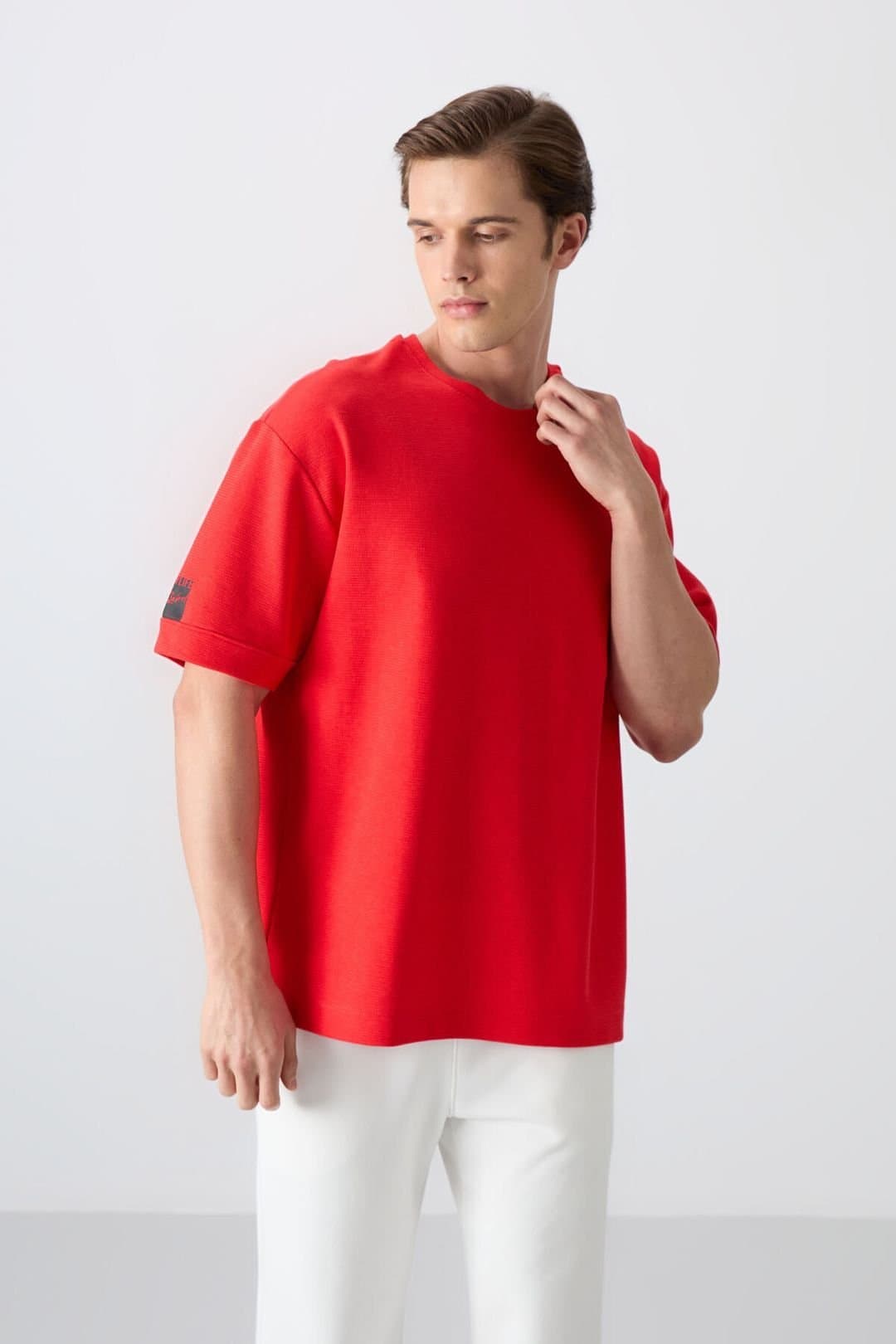 Tommy Life Tommy Life Men's Oversized Crew Neck T-Shirt With Patch in Red