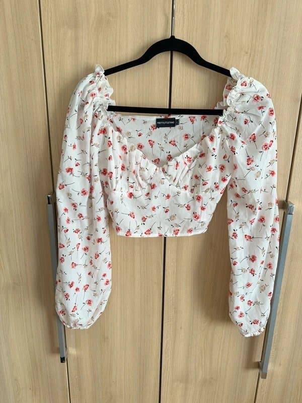 PrettyLittleThing Floral top