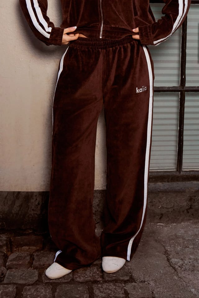 Kaiia Kaiia Velour Side Stripe Straight Leg Joggers Chocolate & Cream - 3