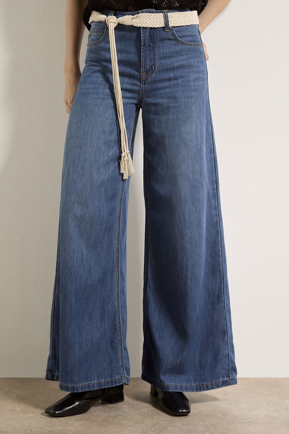 Apricot Apricot Women's Zana Wide-Leg Cotton Blend Jeans in Blue