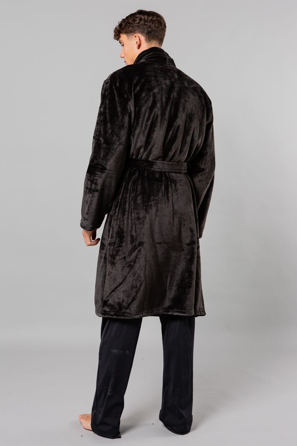 Tokyo Laundry Tokyo Laundry Men's Plush Shawl Collar Dressing Gown in Black - 2