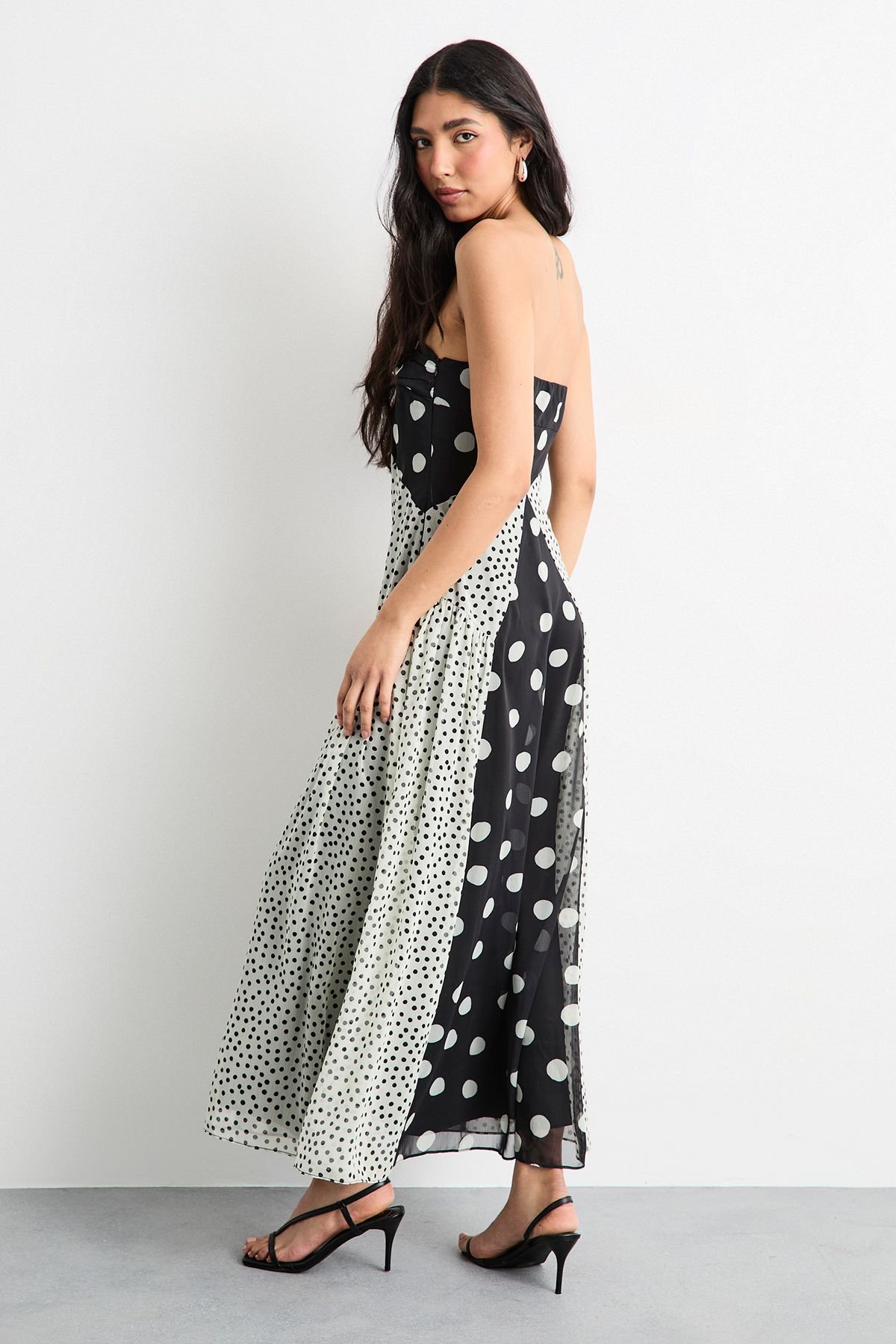 Warehouse Warehouse Women's Printed Bandeau Seam Detail Midi Dress in Mono - 3