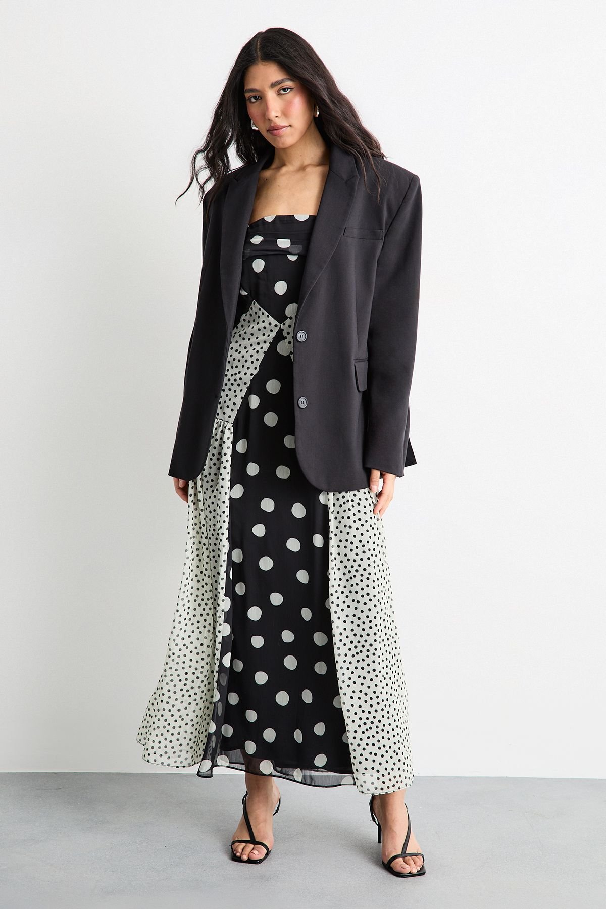 Warehouse Warehouse Women's Printed Bandeau Seam Detail Midi Dress in Mono - 4