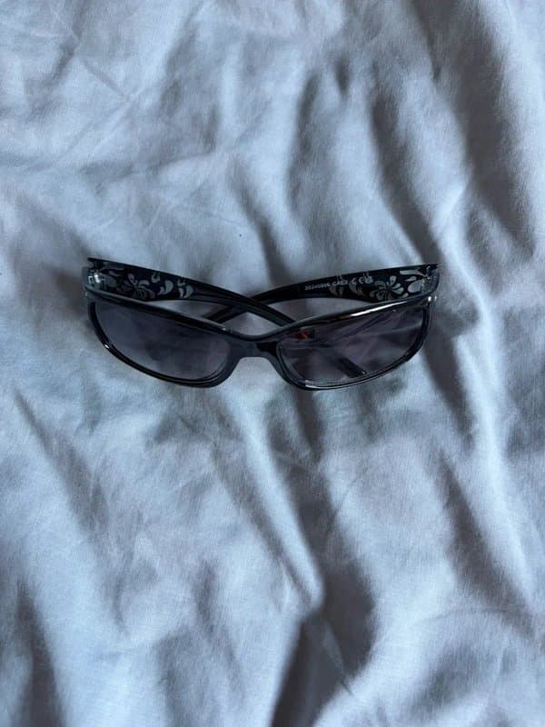 Bershka Black flower sunglasses - bershka