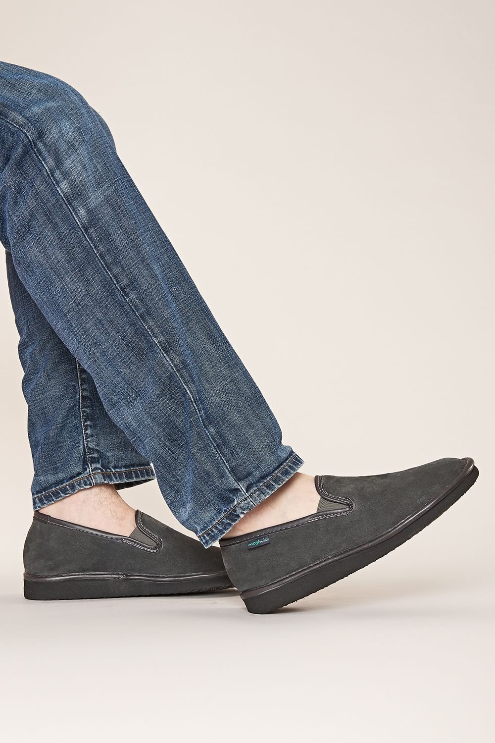 Moshulu Moshulu 'Arlon 3' Men's Classic Suede Slippers in Grey - 2