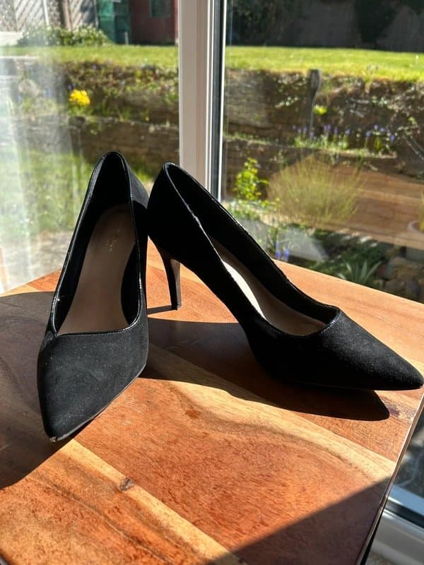 New Look Black court shoe.