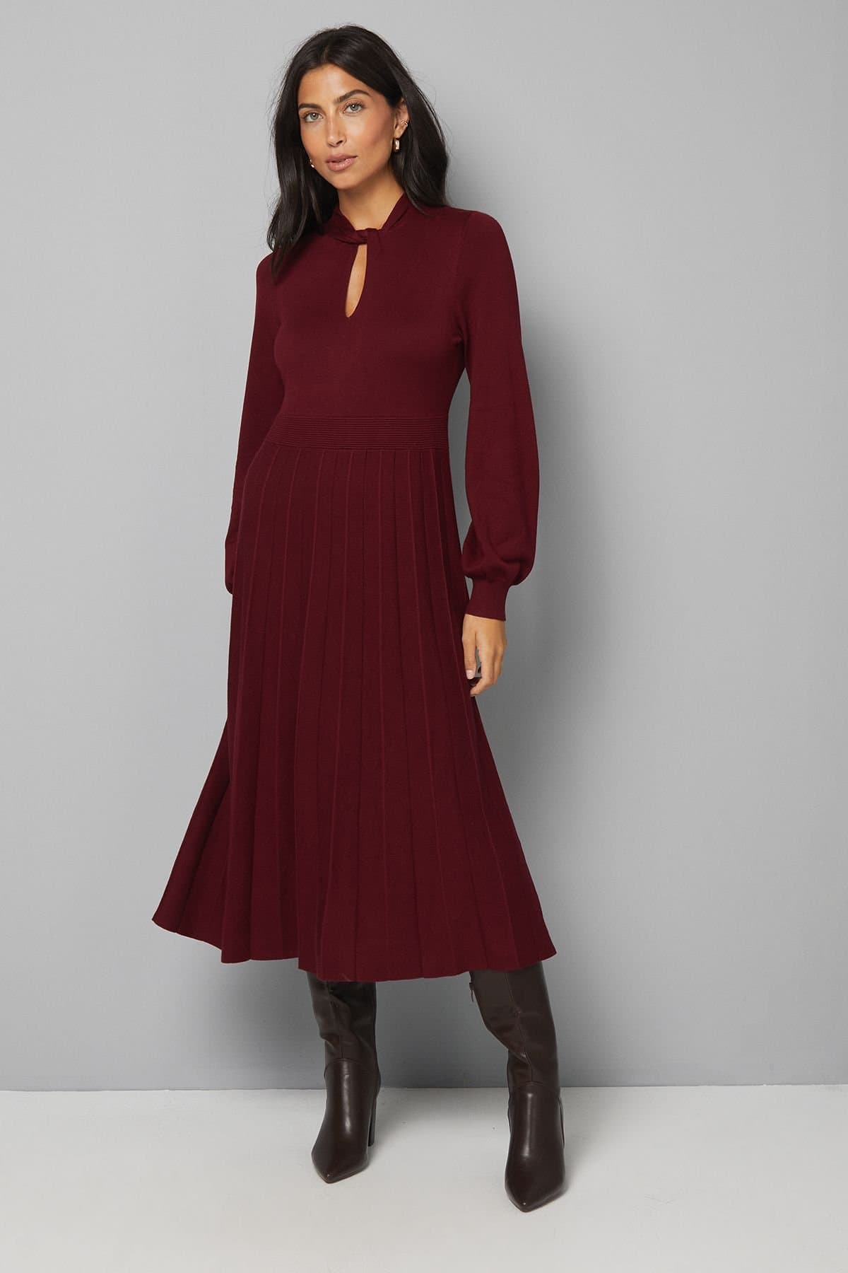 Wallis Wallis Women's Twist Neck Keyhole Pleated Dress in Dark Red