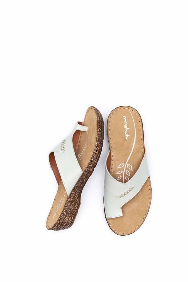 Moshulu Moshulu Women's 'Seville Classic 2' Toe-Loop Comfort Sandals in White - 2