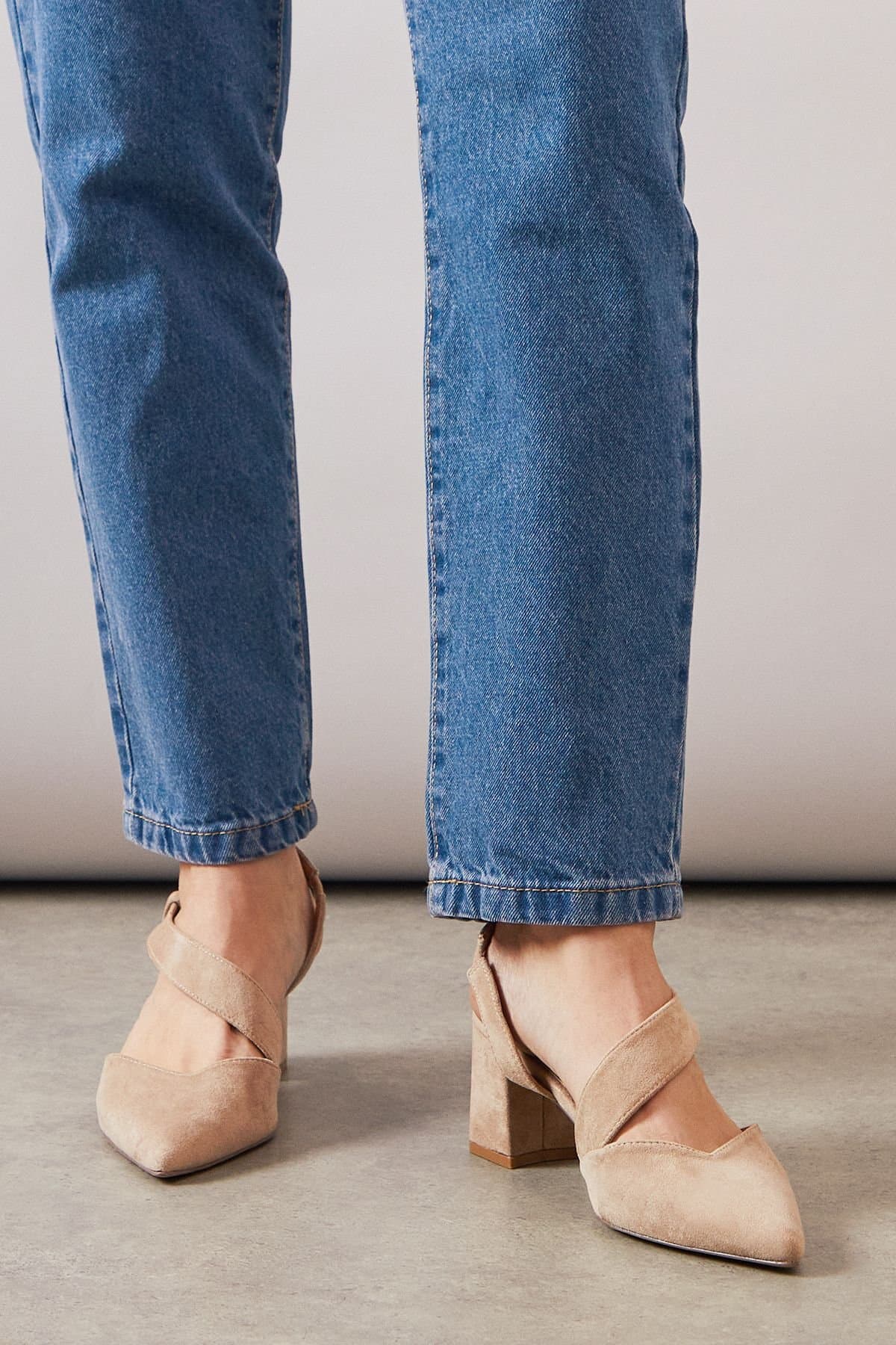 Wallis Wallis Women's Wide Fit Eve Asymmetric Strap Block Heel Pointed Court Shoes in Beige