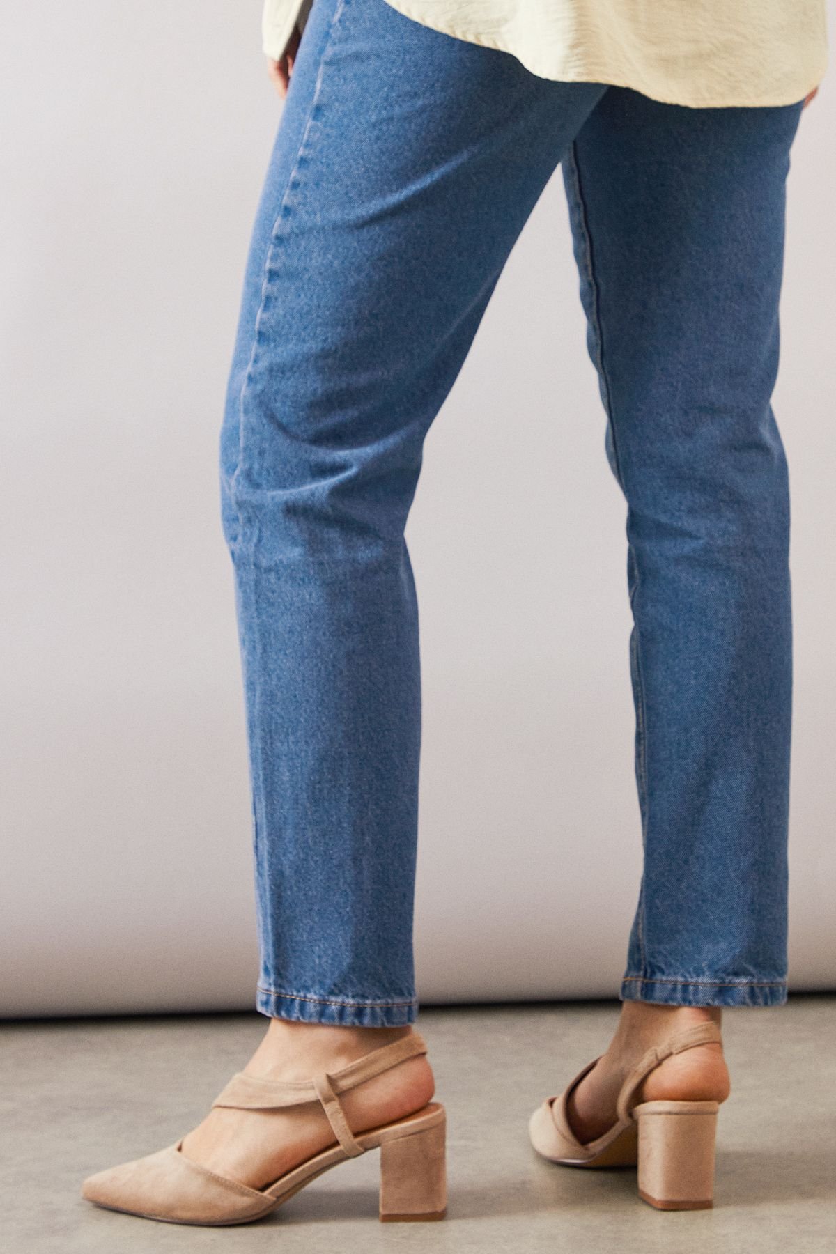 Wallis Wallis Women's Wide Fit Eve Asymmetric Strap Block Heel Pointed Court Shoes in Beige - 4