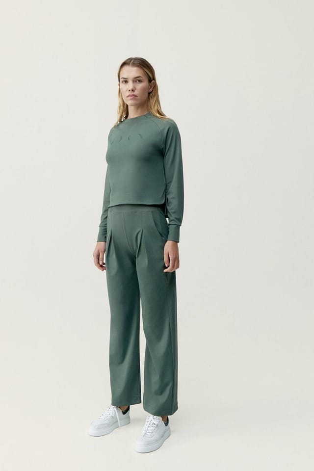 Born Born Women's Saga Sweatshirt Hunter Green in Olive - 3