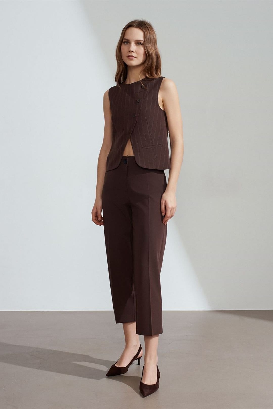 Dilvin Dilvin Women's High-waist Belted Capri Trousers in Dark Brown - 4