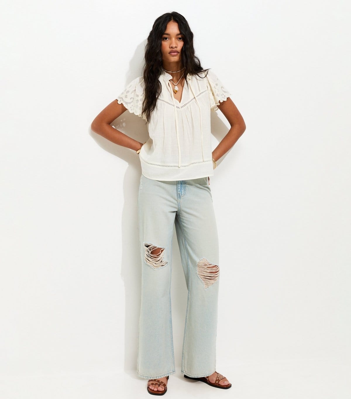 New Look Women's Light Blue Ripped Knee Wide Leg Adalae Jeans New Look - 1