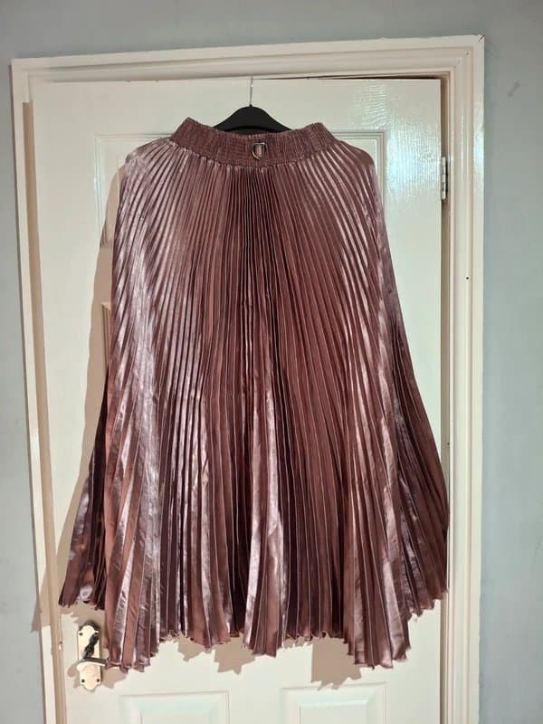 ASOS Velvet Skirt for women's. S size