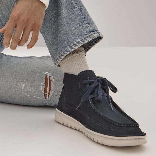 Vionic Vionic Men's Mens Uptown Chukka Boots in Navy - 2