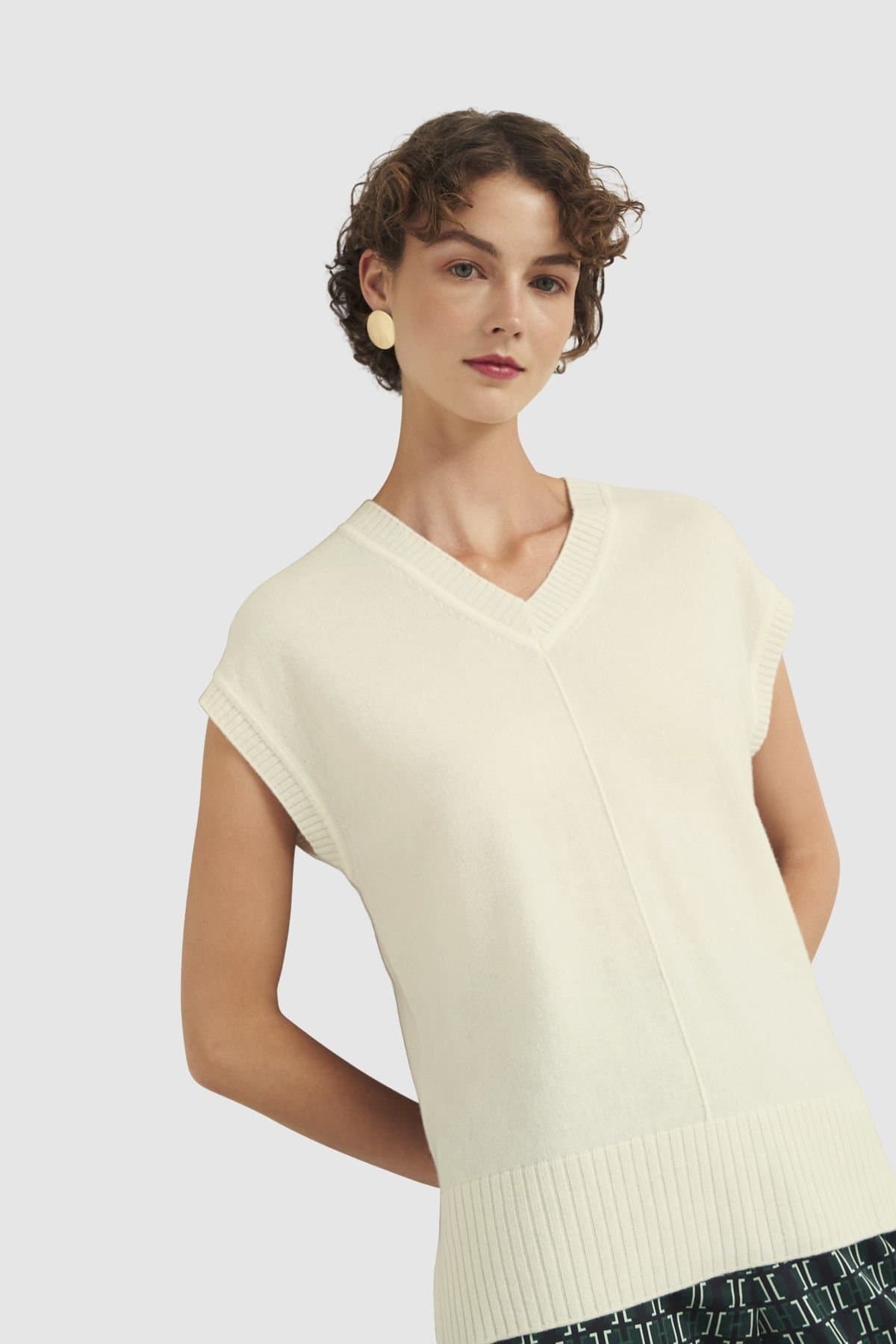 Hobbs London Hobbs London Women's Brooksfirth Wool Cashmere Knitted Vest in Off-White