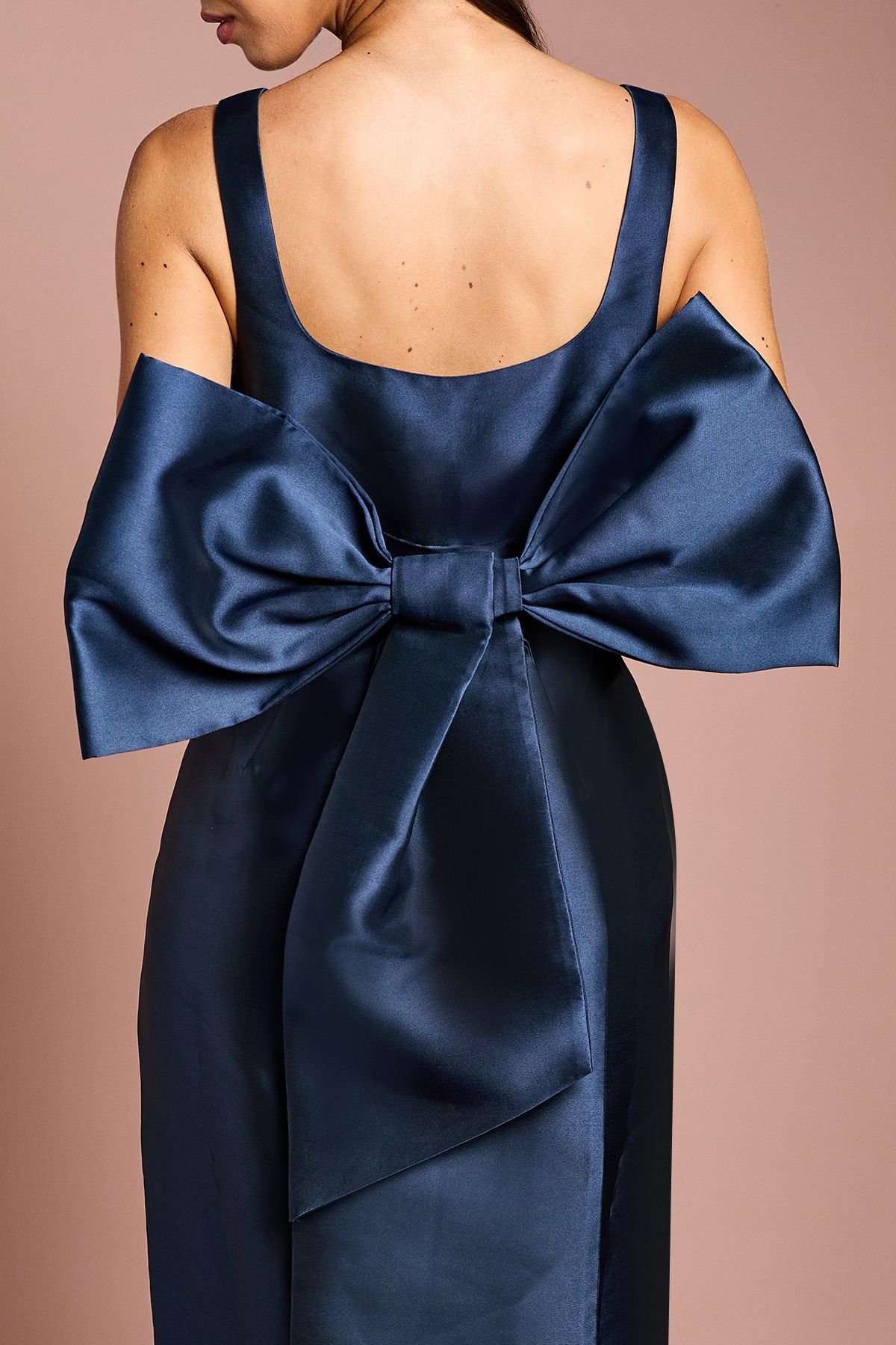 Coast Coast Women's Twill Sleeveless Column Bridesmaid Dress with Statement Bow Back in Navy - 4