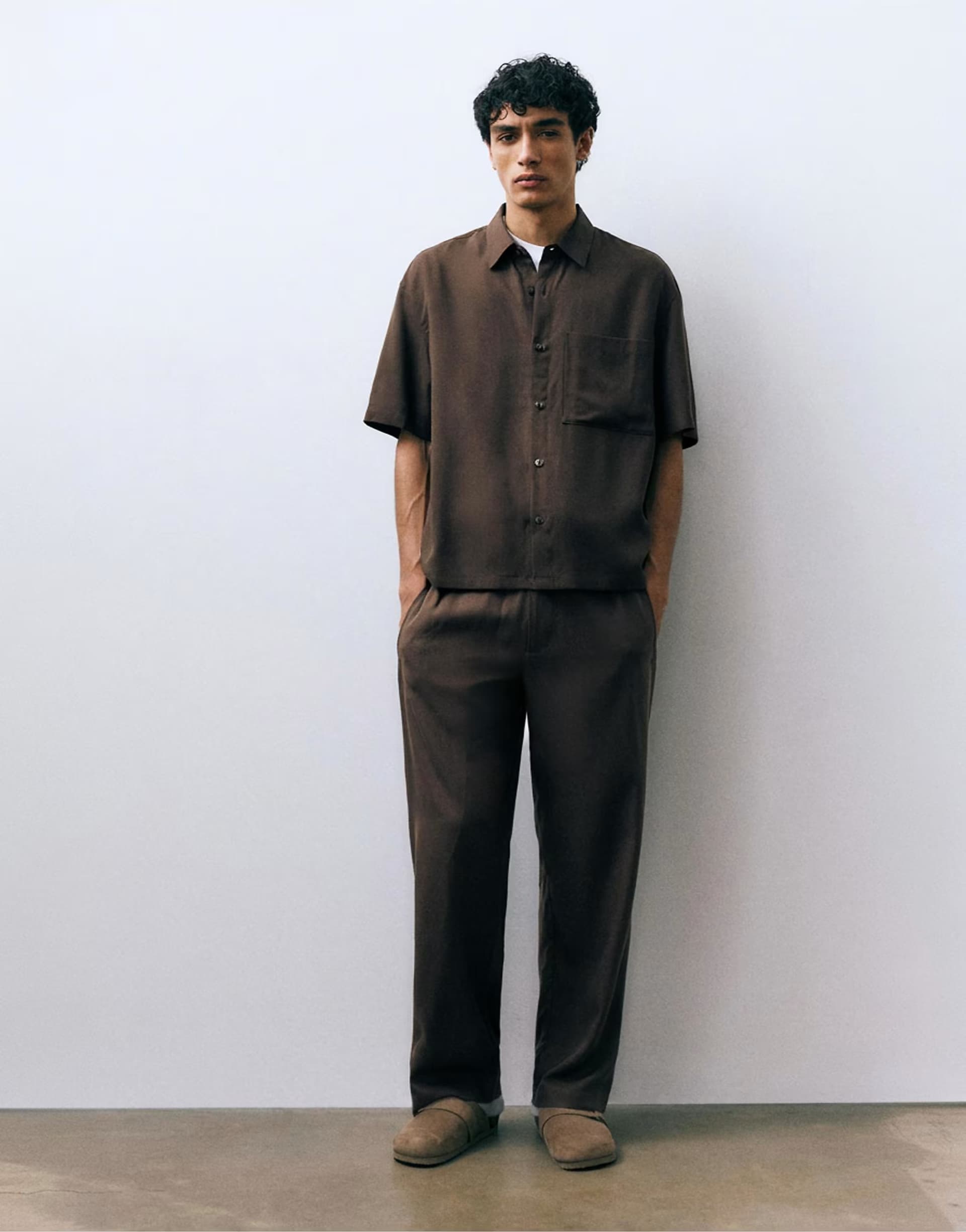 ASOS Pull&Bear Tailored fit jogger trousers in brown