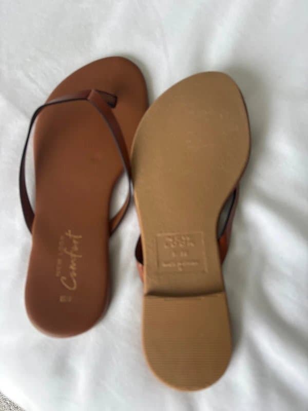 New Look New look faux leather flip flops