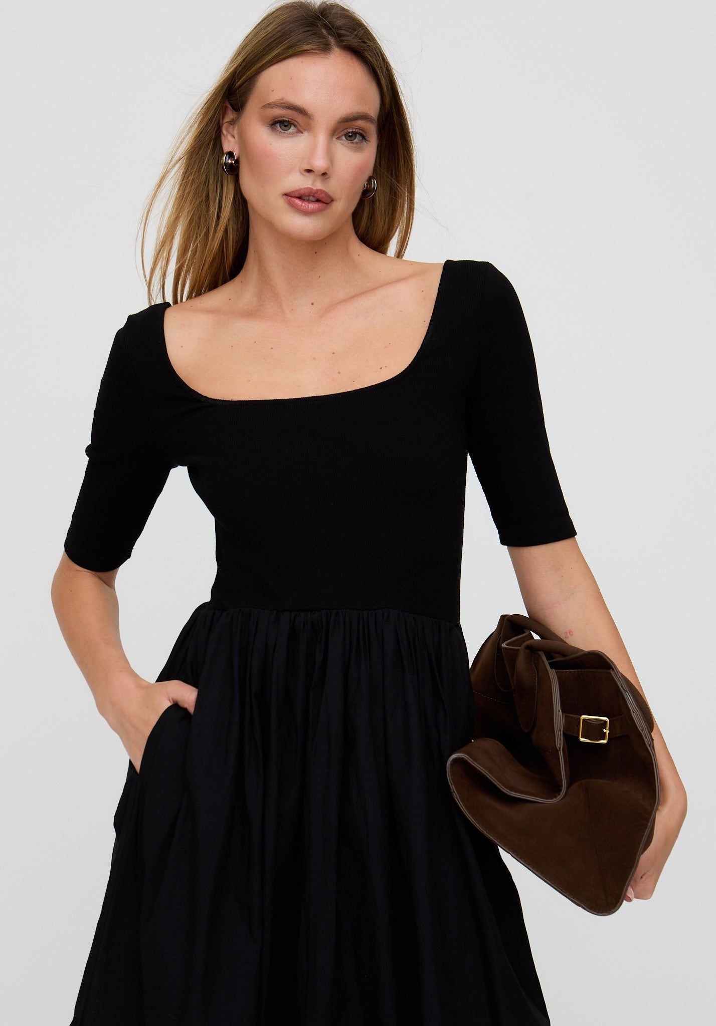 Lily and Lionel Lily and Lionel Women's Sydney Short Sleeve Jersey Bodice Embroidered Midi Dress In Black - 4