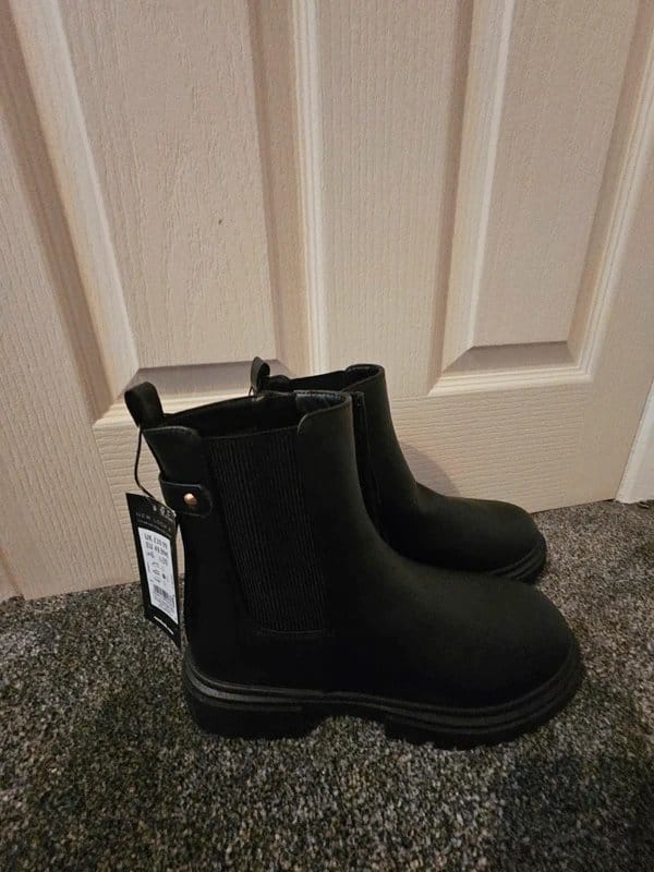 New Look Black Faux Leather Chelsea Boots Size 6 - 1