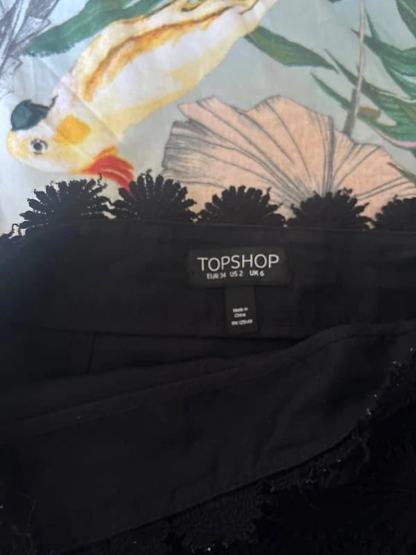 Topshop Black lace crochet pretty patterned floral black smart skirt Topshop size 6