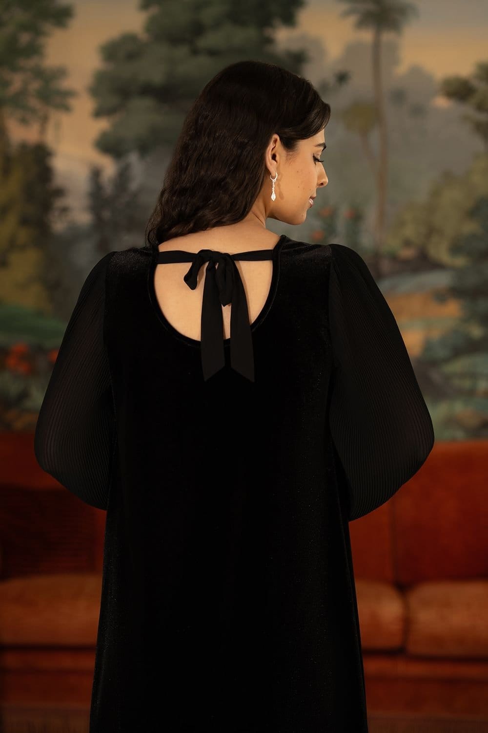 Yumi Yumi Women's Black Velvet Tunic Dress with Pleated Balloon Sleeves & Tie Back - 4