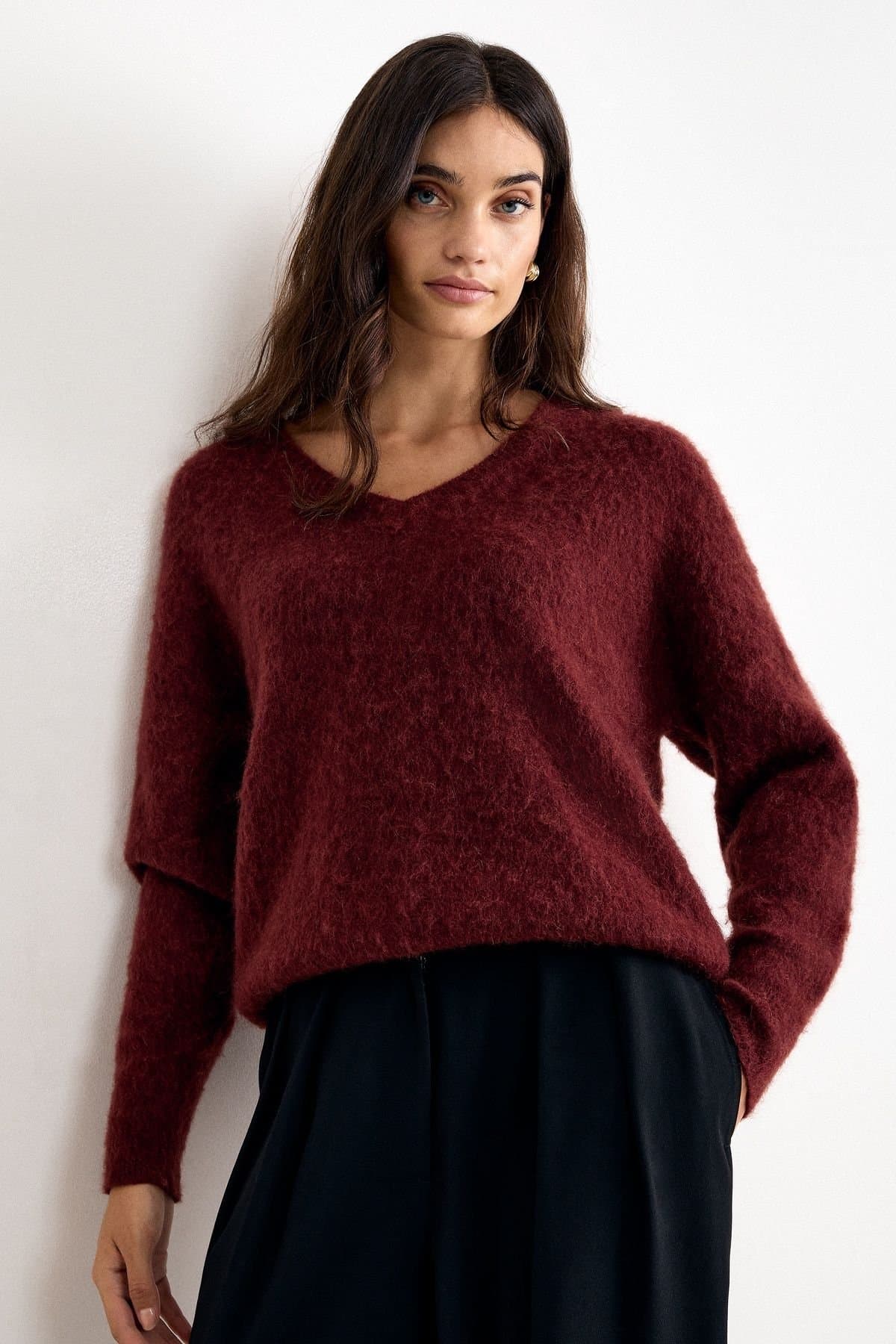 Phase Eight Phase Eight Women's Pamela V-Neck Sweater in Wine