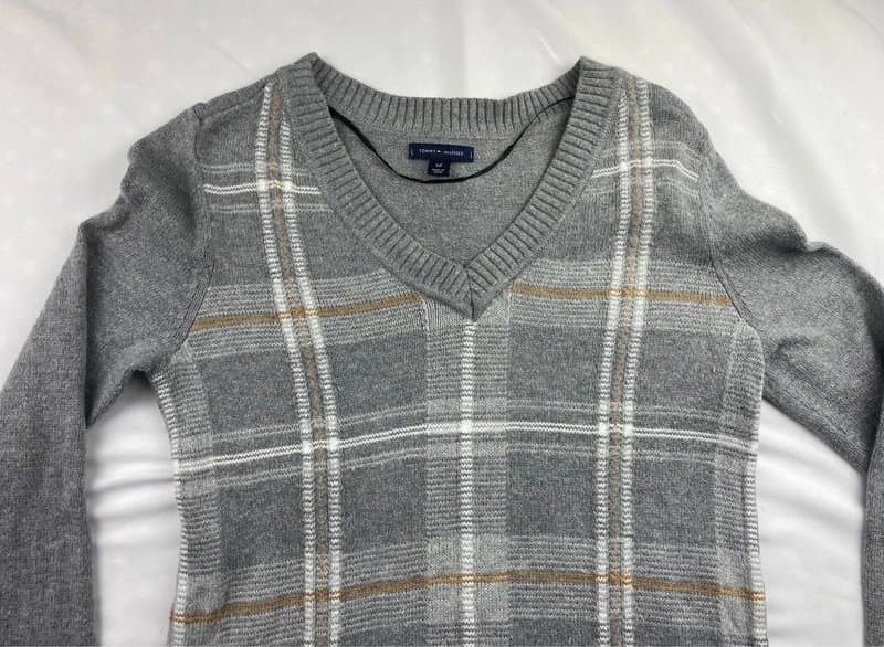Tommy Hilfiger Tommy Hilfiger Grey V-Neck Jumper check pattern – Women’s Small (uk8)