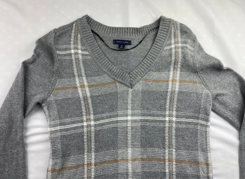 Tommy Hilfiger Tommy Hilfiger Grey V-Neck Jumper check pattern – Women’s Small (uk8) - 1