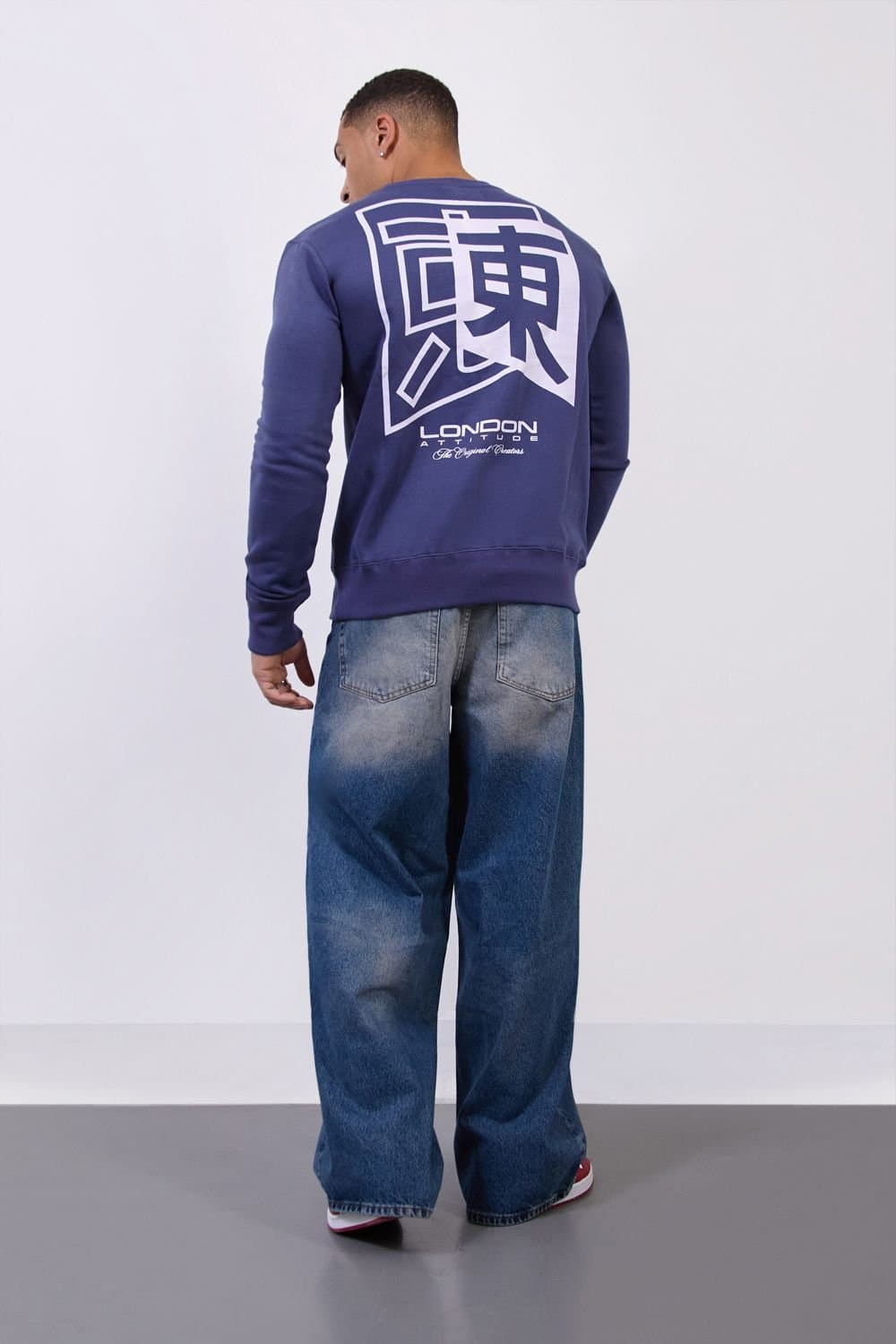 LONDON ATTITUDE LONDON ATTITUDE Men's Navy Blue Japanese-inspired Crewneck Sweatshirt