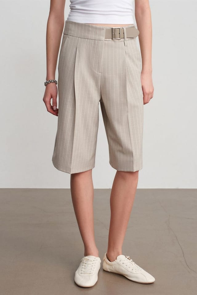 Dilvin Dilvin Women's High-Waist Striped Tailored Shorts With Belt in Beige - 3