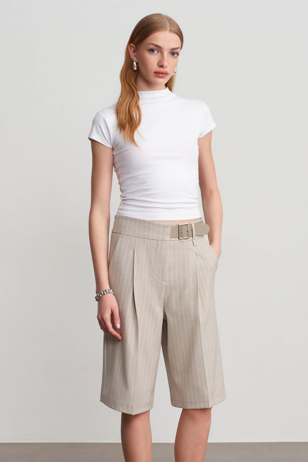 Dilvin Dilvin Women's High-Waist Striped Tailored Shorts With Belt in Beige - 4