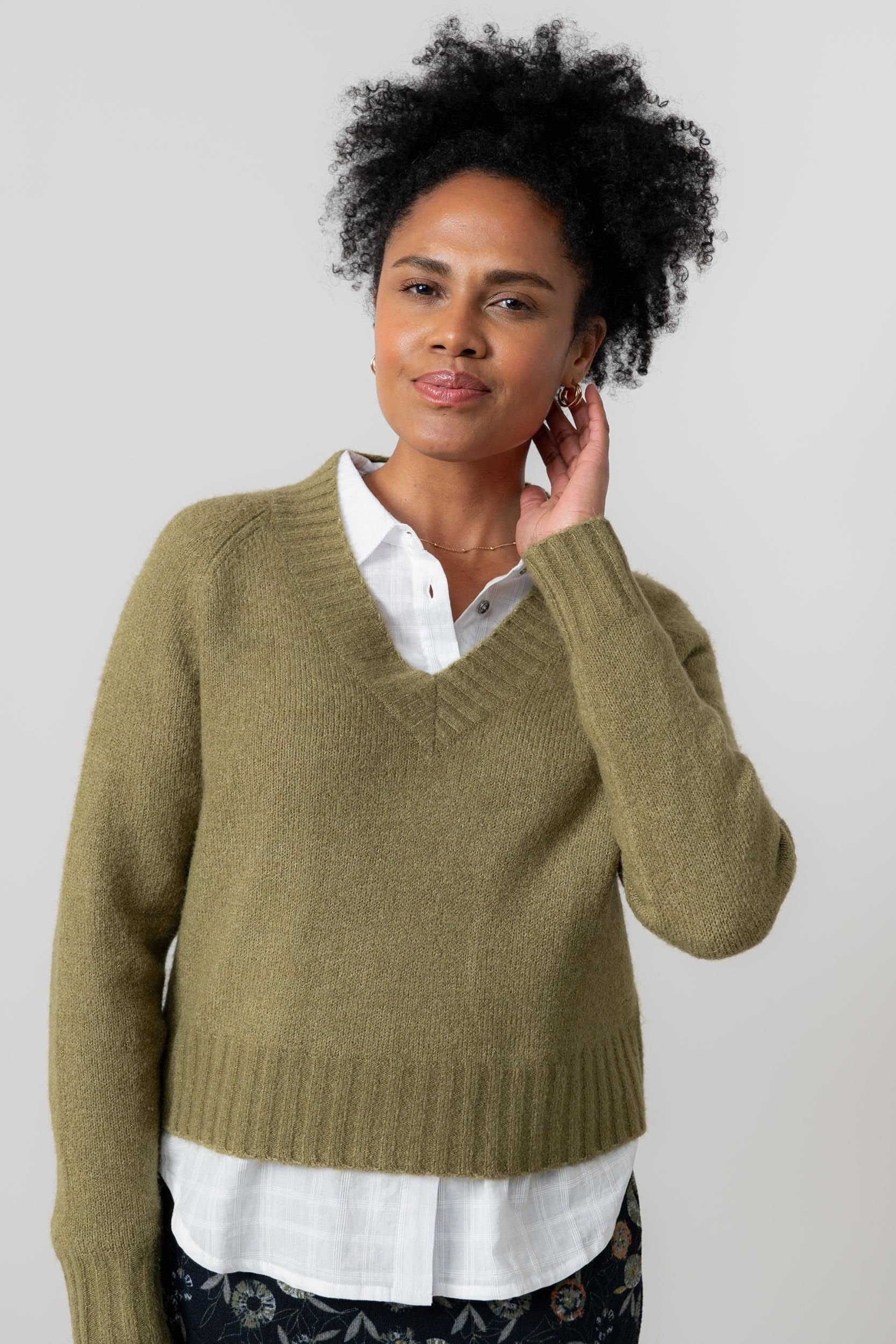 Lily & Me Lily & Me Women's Woodchester V-Neck Blended yarn Boxy Fit Jumper in Green