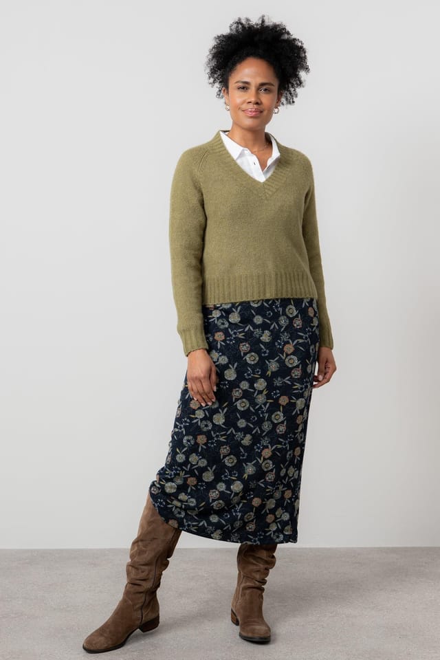 Lily & Me Lily & Me Women's Woodchester V-Neck Blended yarn Boxy Fit Jumper in Green - 2