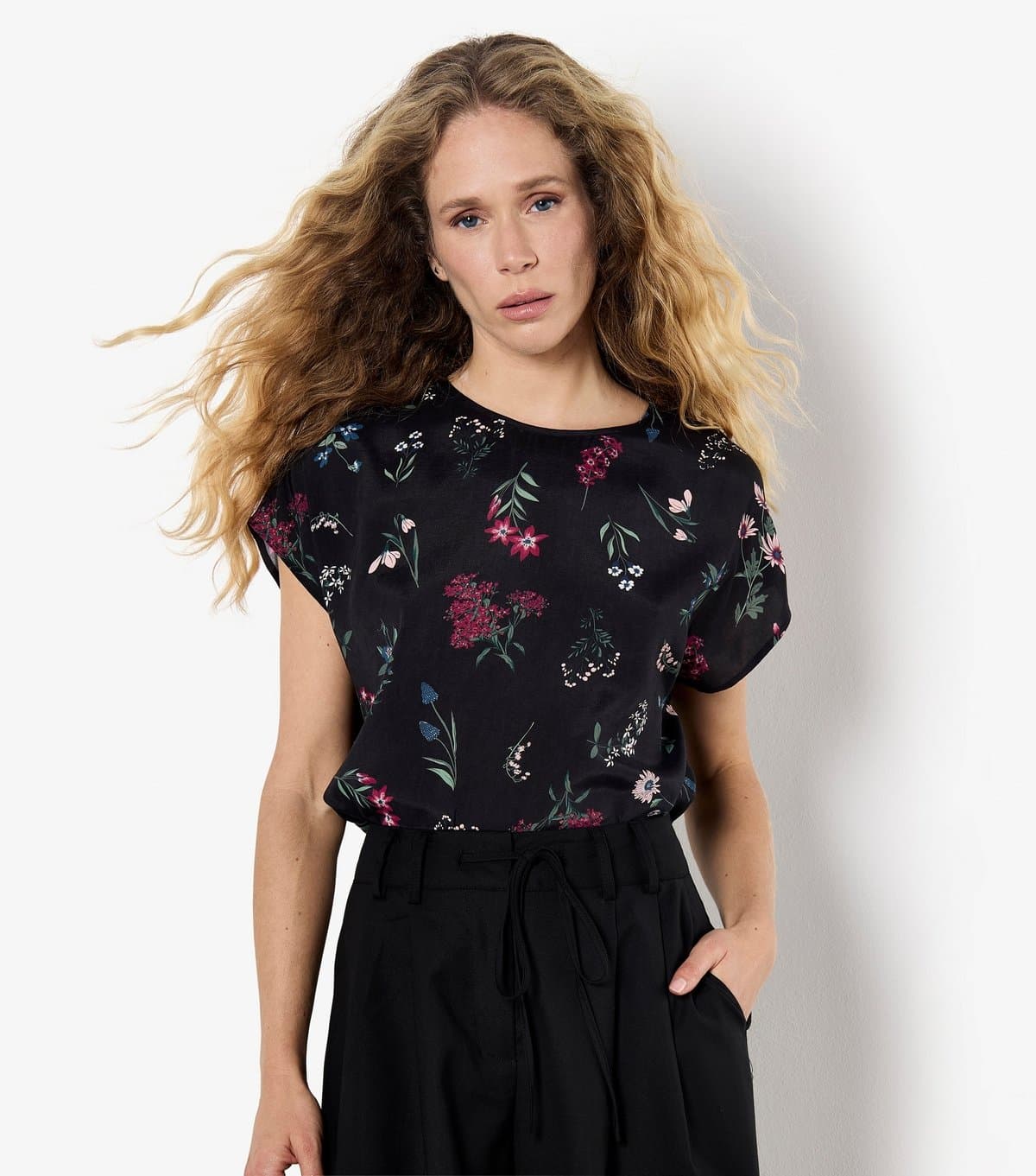 Apricot Women's Black Botanical Floral Print Top Apricot New Look