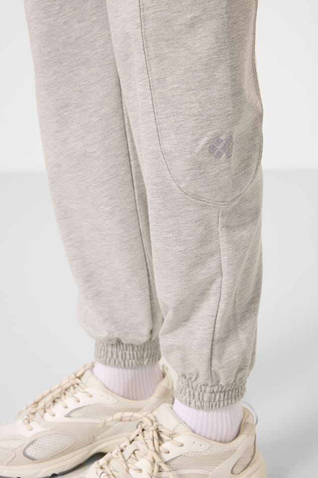 Tommy Life Tommy Life Women's Oversized Fleece Sweatshirt & Pants Set in Light Grey - 3